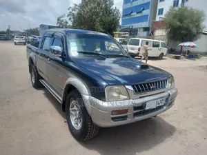 Mitsubishi L200 Double Cab 2.0 4WD 2001 Blue