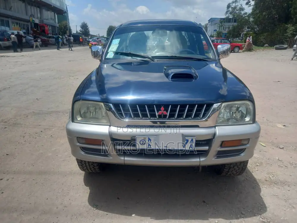 Mitsubishi L200 Double Cab 2.0 4WD 2001 Blue