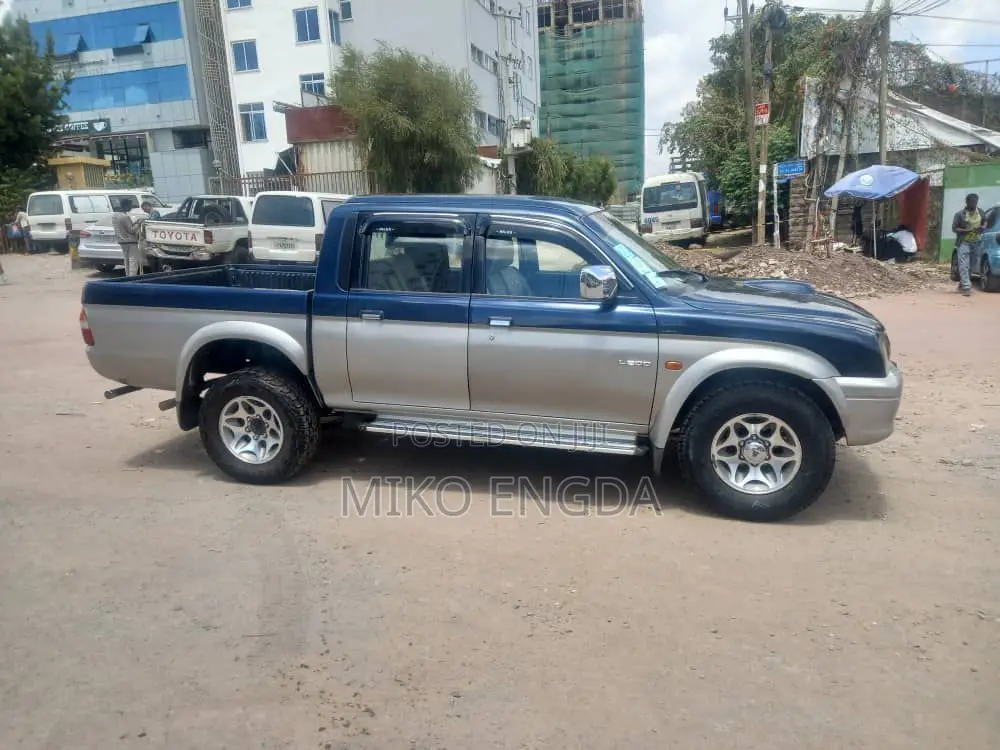 Mitsubishi L200 Double Cab 2.0 4WD 2001 Blue