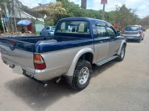 Mitsubishi L200 Double Cab 2.0 4WD 2001 Blue