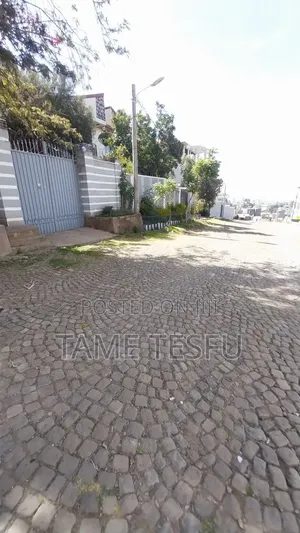 6bdrm House in የካ ኪዳን ምህረት, Yeka for sale