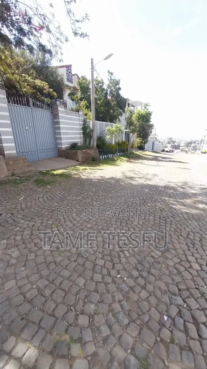 6bdrm House in የካ ኪዳን ምህረት, Yeka for sale