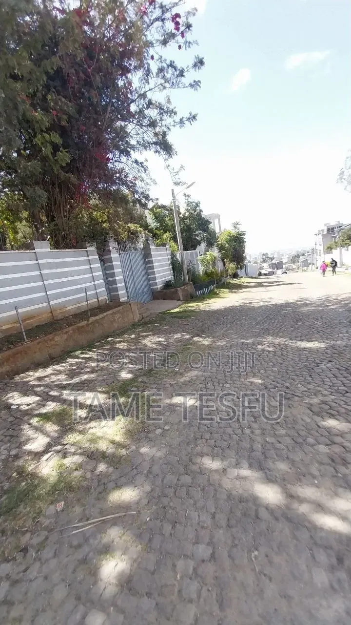 6bdrm House in የካ ኪዳን ምህረት, Yeka for sale