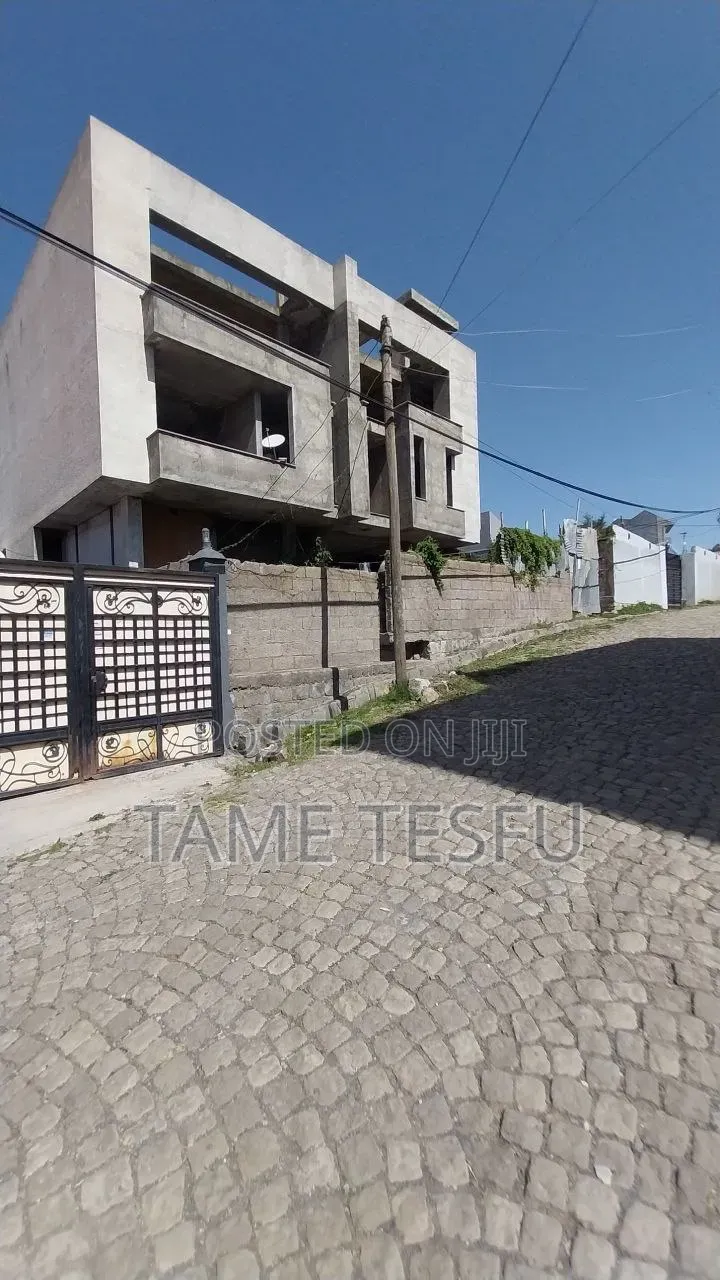 8bdrm House in አትሌቶች ሰፋር, Yeka for sale