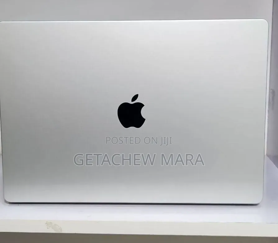 New Laptop Apple MacBook Air 2024 M3 15-inch 32GB Intel SSD 512GB