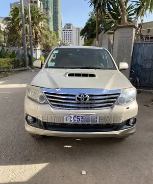 Toyota Fortuner 2012 Silver