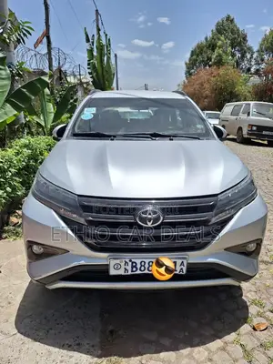 Toyota Rush 2022 Silver