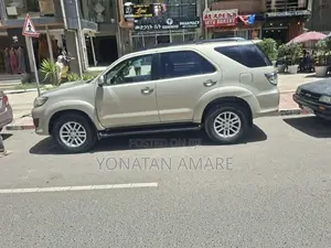 Toyota Fortuner 2012 Gold
