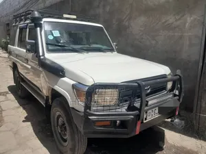 Toyota Land Cruiser 2014 White