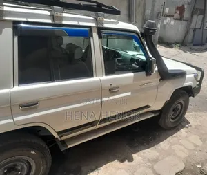 Toyota Land Cruiser 2014 White