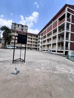 School Building for Sale, 10,000 Square Meters, 112 Rooms
