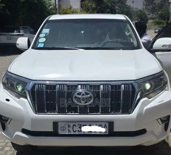 Toyota Land Cruiser Prado 2022 White