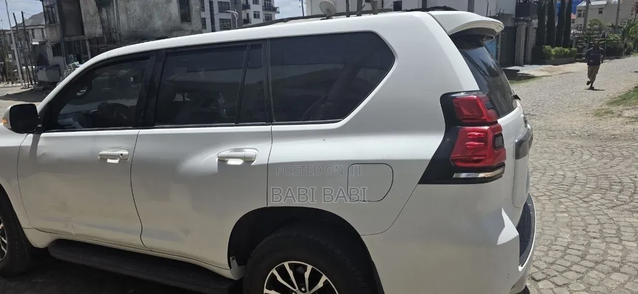 Toyota Land Cruiser Prado 2022 White