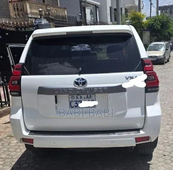 Toyota Land Cruiser Prado 2022 White