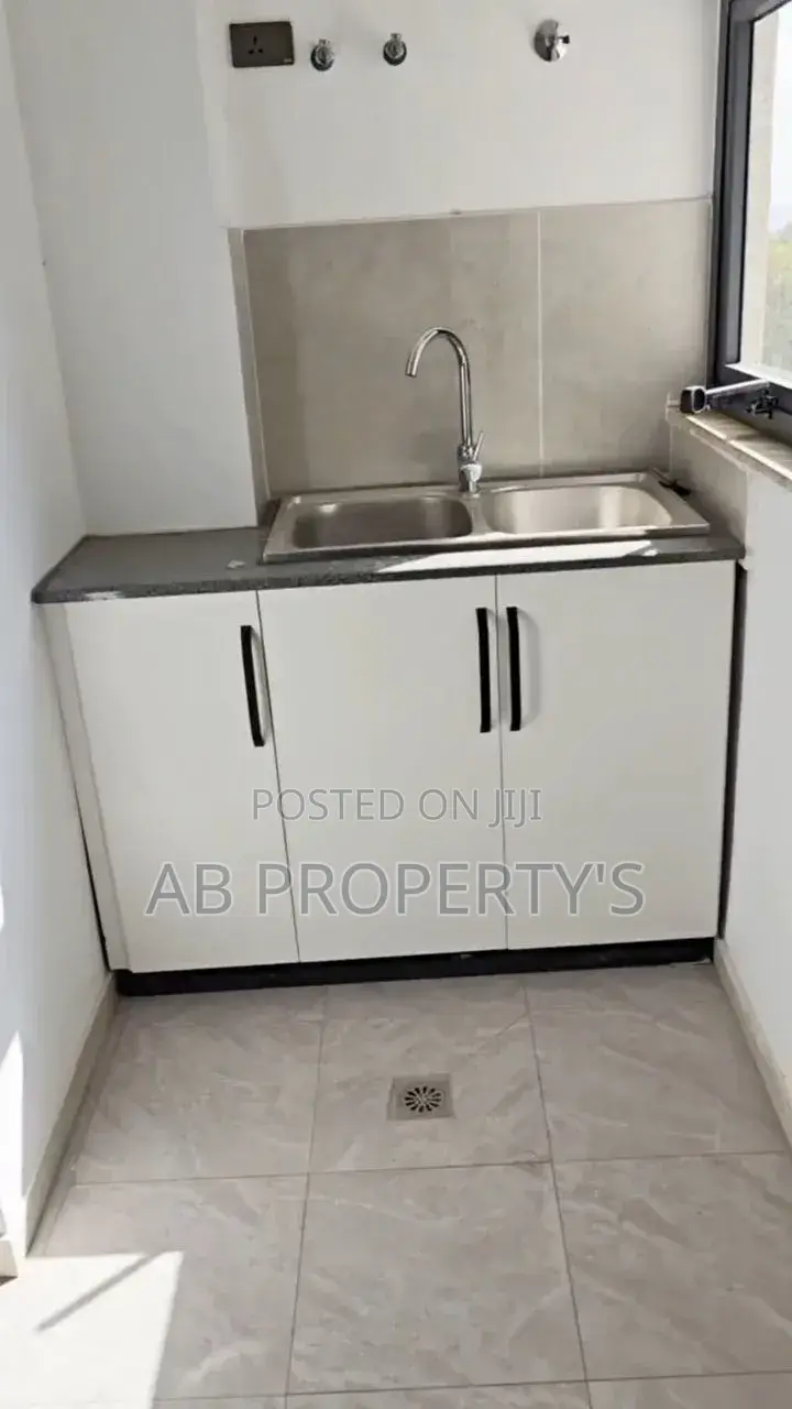 Furnished 3bdrm Apartment in ግሎባል ሆቴል, Kirkos for sale