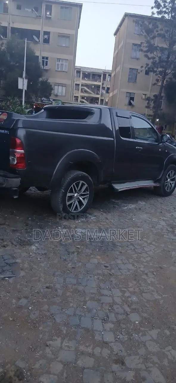 Toyota Hilux 2010 Black