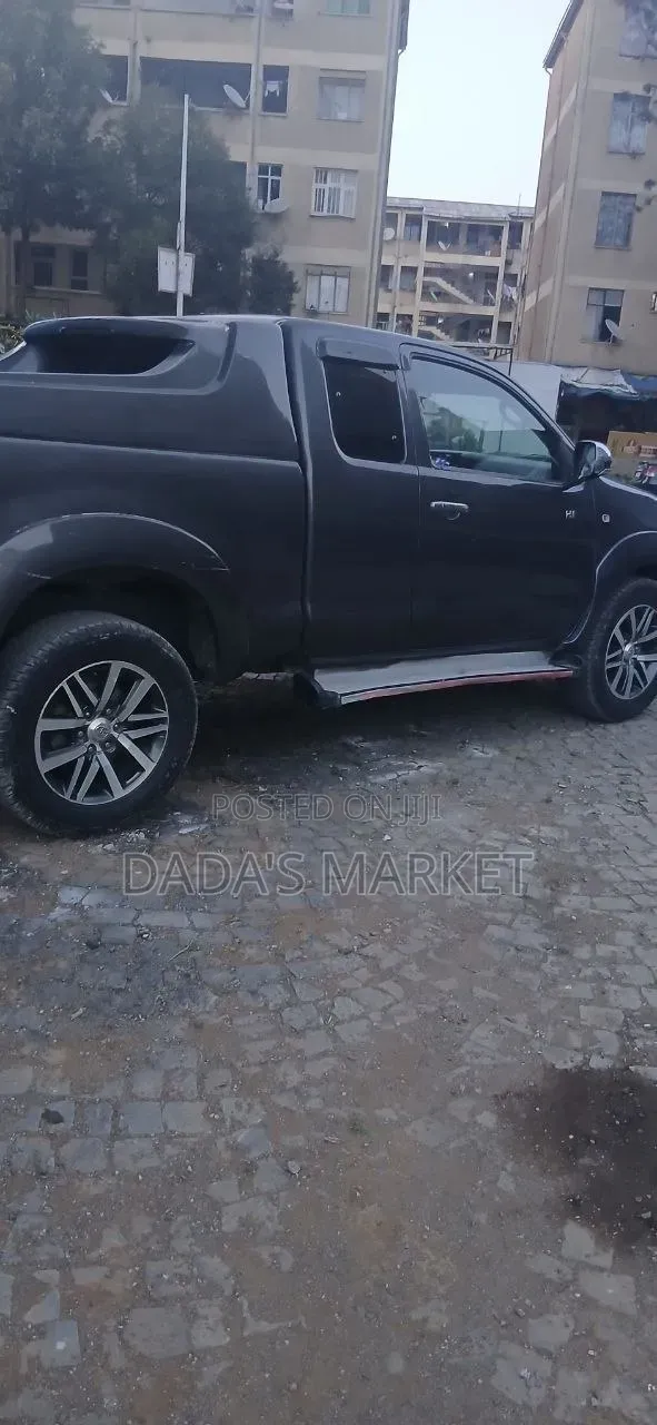 Toyota Hilux 2010 Black