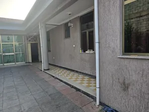 7bdrm Villa in Akaky Kaliti for sale