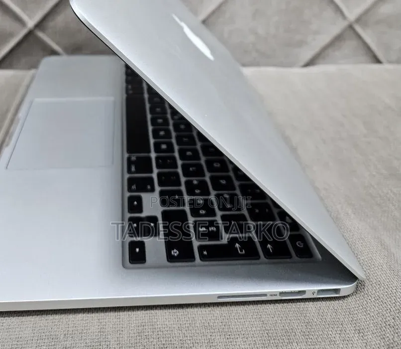 New Laptop Apple MacBook Pro 2015 8GB Intel Core i5 SSD 128GB