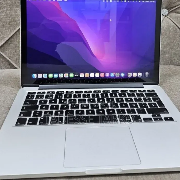 New Laptop Apple MacBook Pro 2015 8GB Intel Core i7 SSD 256GB