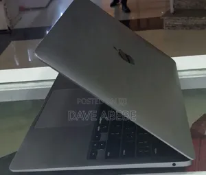 New Laptop Apple MacBook Pro 2017 16GB Intel Core i7 SSD 512GB