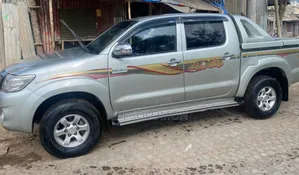 Toyota Hilux 2012 Silver