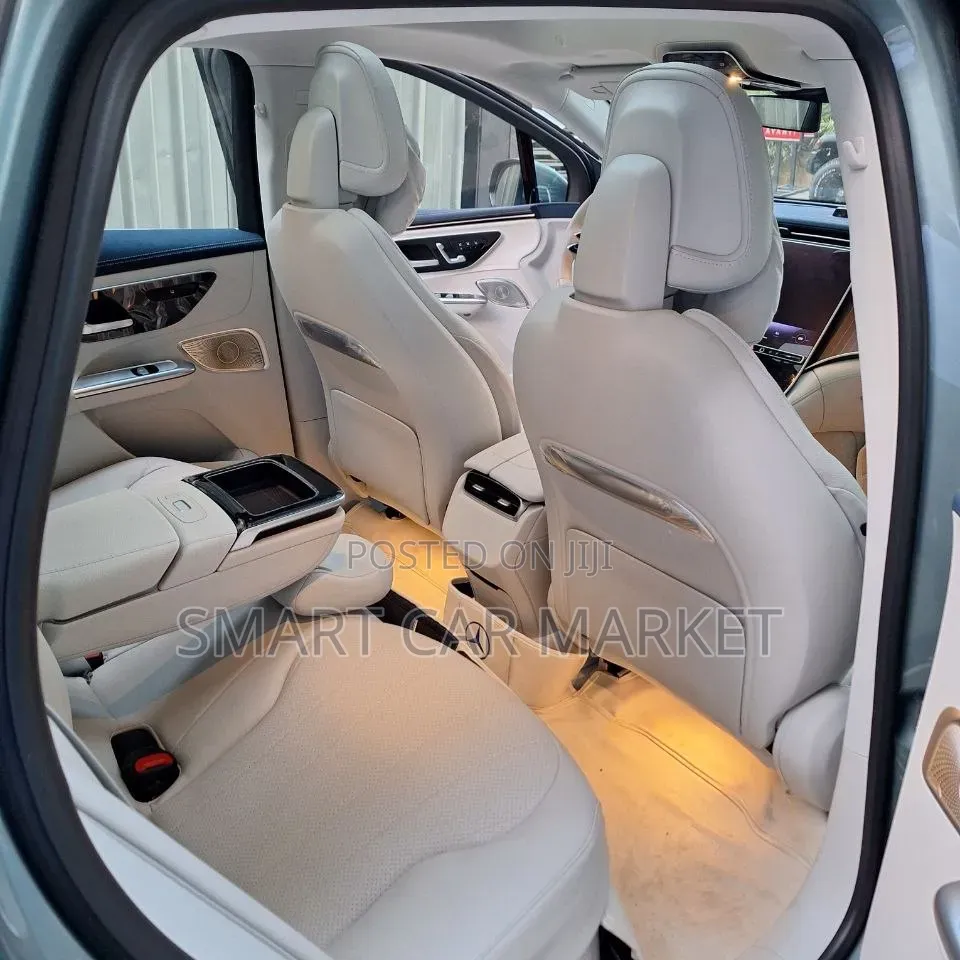 Mercedes-Benz EQE 2024 Blue