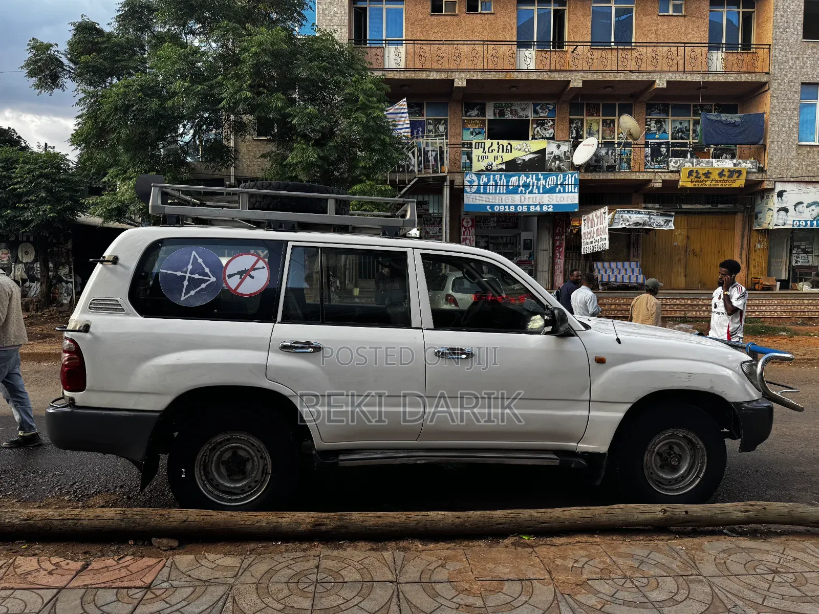 Toyota Land Cruiser 2005 White