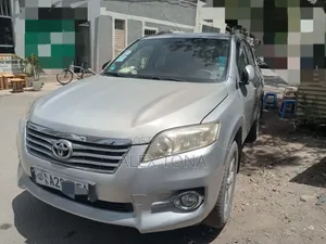 Toyota RAV4 2011 Silver