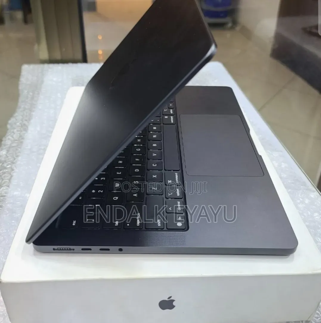 New Laptop Apple MacBook Pro 16GB Apple M5 Pro SSD 512GB
