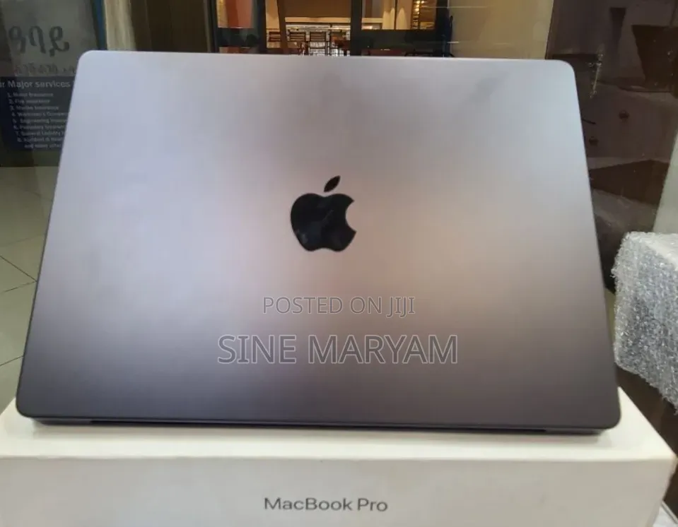 New Apple MacBook Pro 2025 M5 14-inch 16GB Apple M5 Pro SSD 512GB