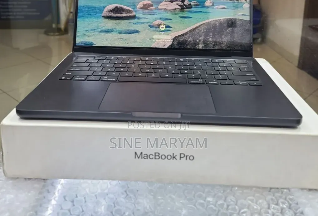 New Apple MacBook Pro 2025 M5 14-inch 16GB Apple M5 Pro SSD 512GB