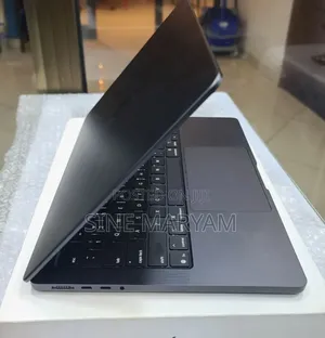 New Apple MacBook Pro 2025 M5 14-inch 16GB Apple M5 Pro SSD 512GB