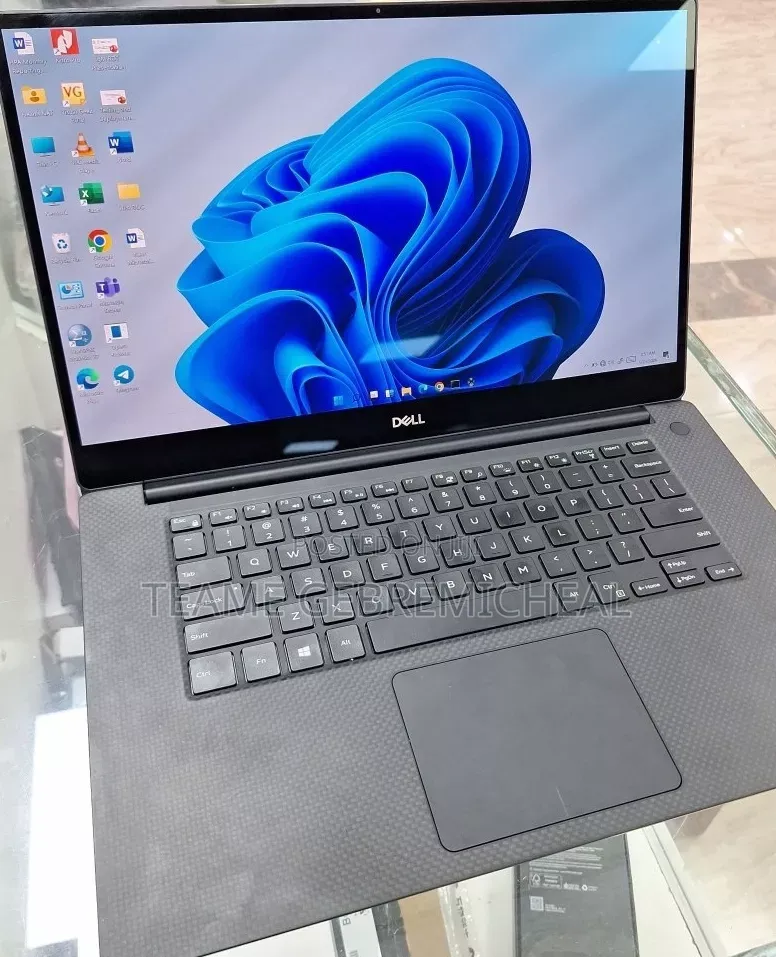 New Laptop Dell XPS 15 16GB Intel Core i7 SSD 512GB