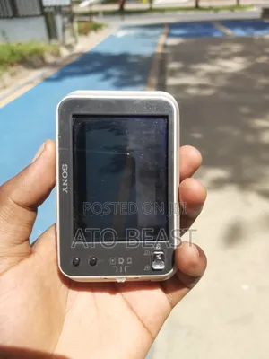 Sony Cyber-Shot DSC-N2, a 10.1-Megapixel 3.0-Inch Touchscreen Display