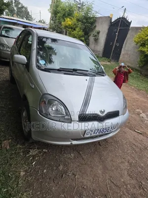 Toyota Vitz 2001 Silver