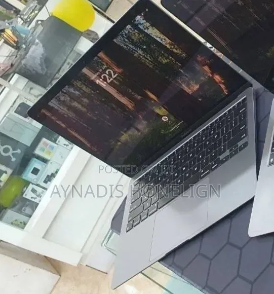 New Laptop Apple MacBook Air 8GB Apple M1 SSD 512GB