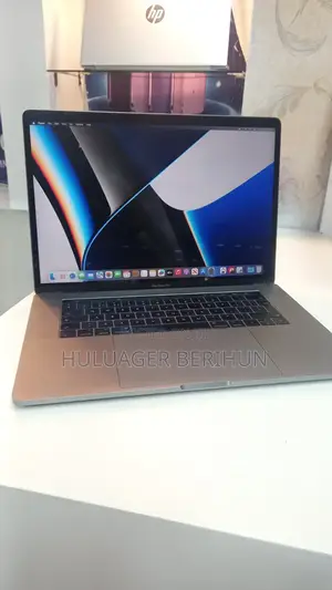 New Laptop Apple MacBook Pro 2017 16GB Intel Core i7 SSD 512GB