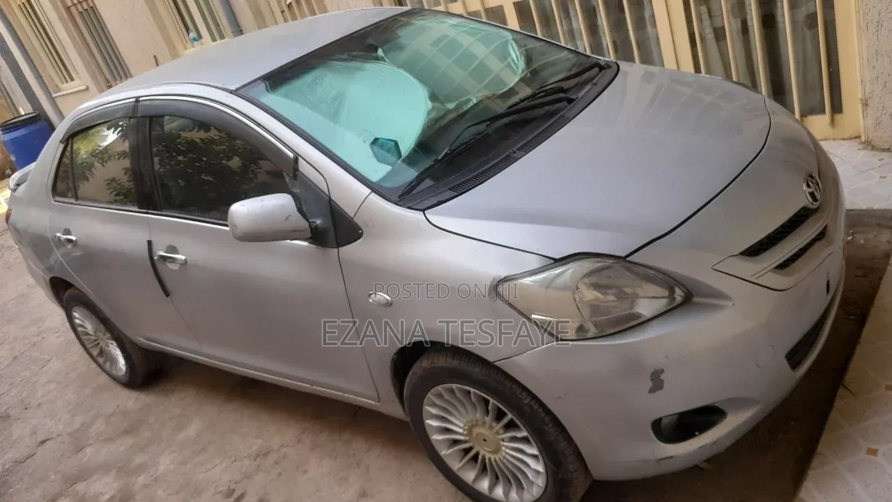 Toyota Belta 2008 Silver