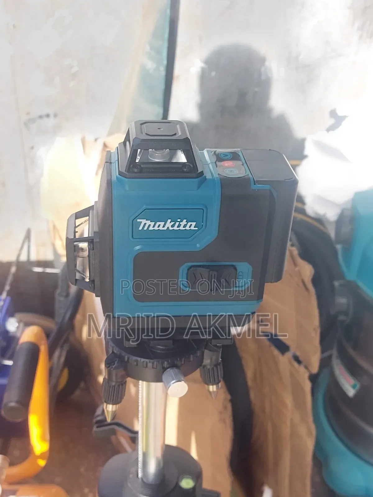 Makita Laser Level 360 Battet and Estnda