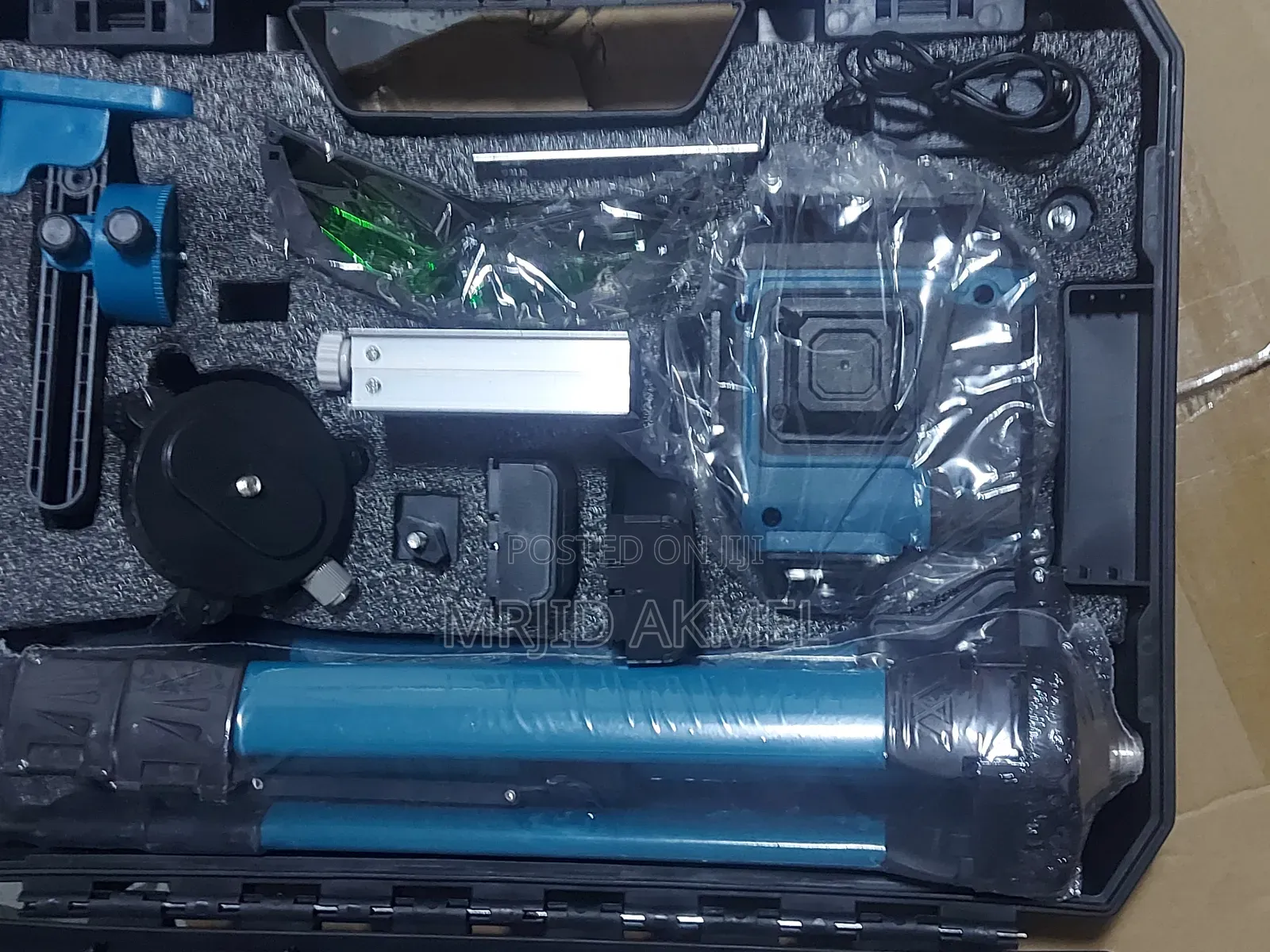 Makita Laser Level 360 Battet and Estnda