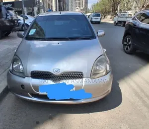 Toyota Vitz 2001 Silver