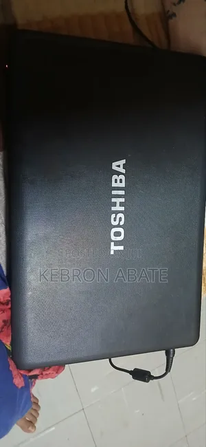 Laptop Toshiba Satellite C665 6GB Intel Core i3 HDD 40GB