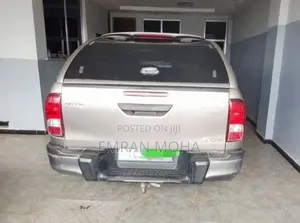 Toyota Hilux 2020 Gray