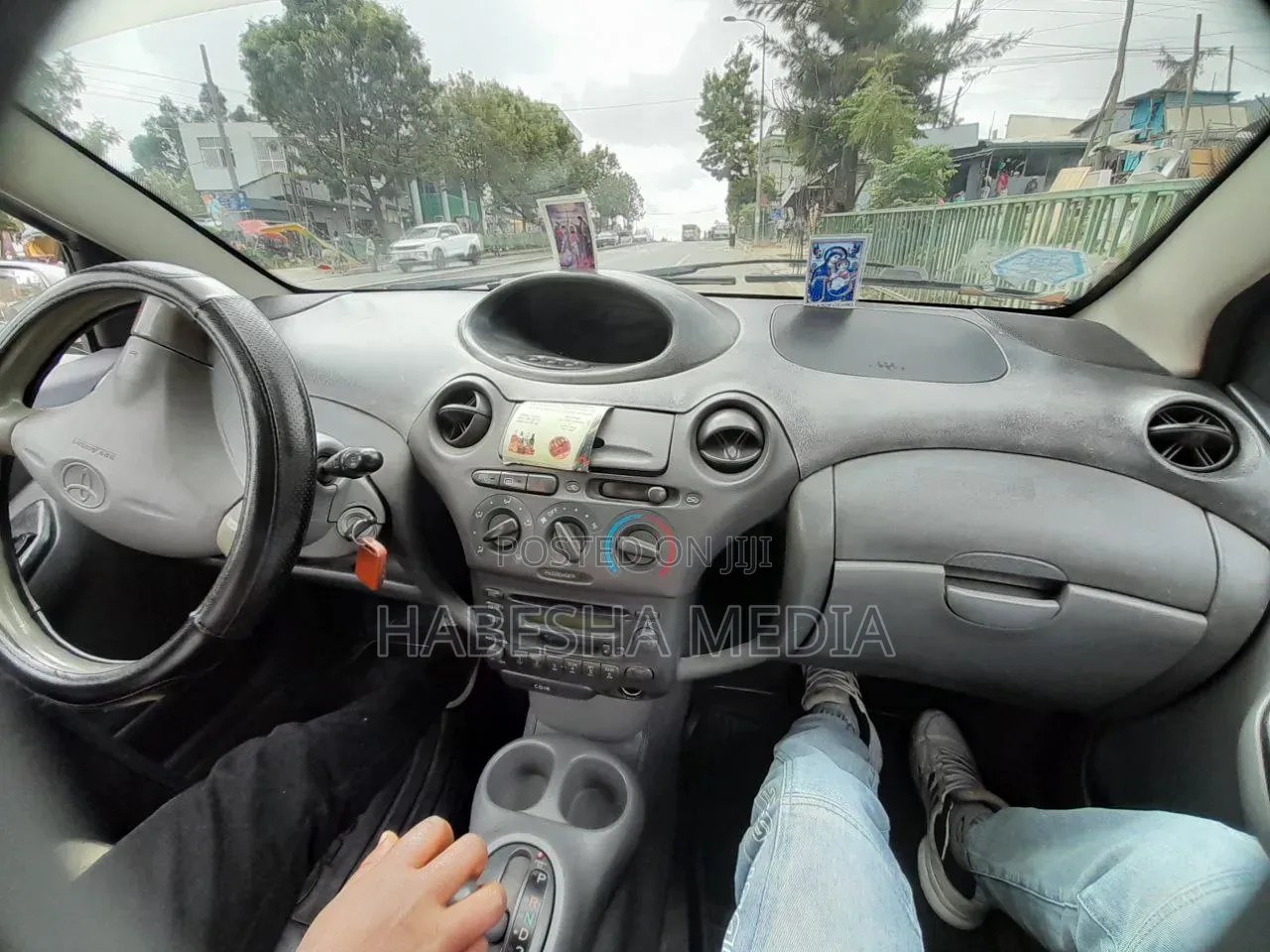 Toyota Vitz 2001 Silver
