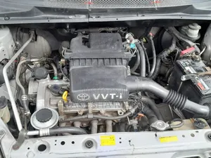 Toyota Vitz 2001 Silver