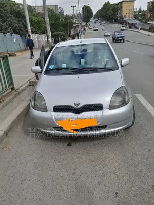Toyota Vitz 2001 Silver