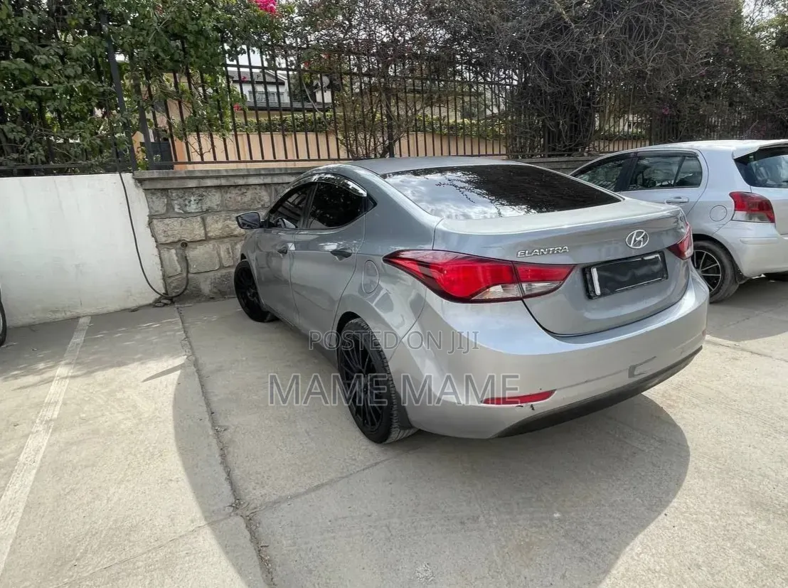 Hyundai Elantra 2015 Silver