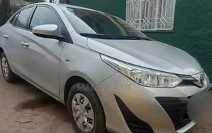 Toyota Yaris 2021 Silver