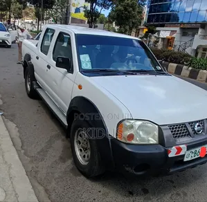 Nissan DoubleCab 2012 White